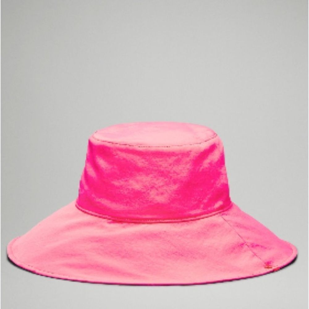 NWT LULULEMON WIDE BUCKET HAT PINK RASPBERRY WILD BERRY M/L reversible